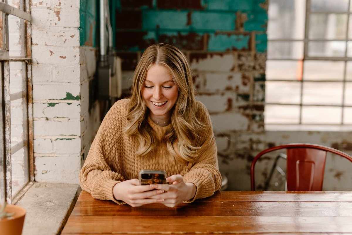The Online Dating Scam Red Flags That Matter Most Right Now