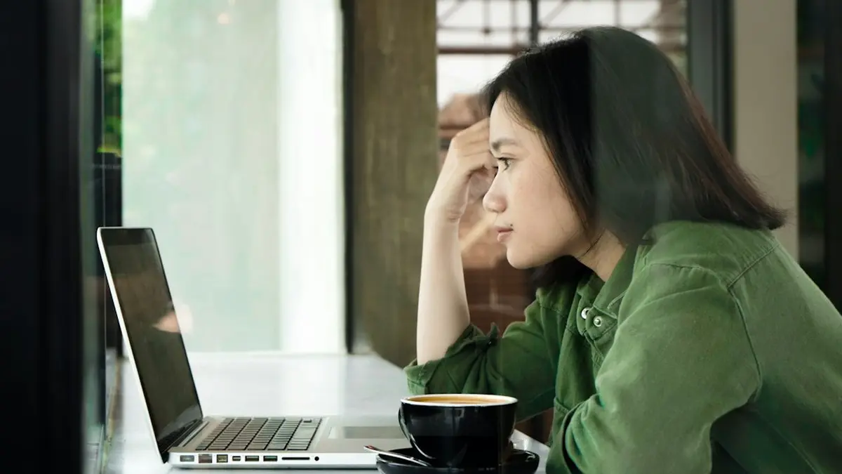 Online Dating Website Scams and How to Spot Them