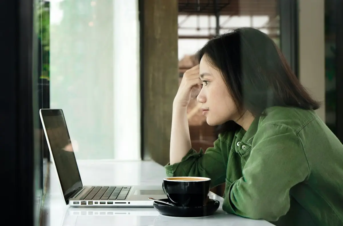 Online Dating Website Scams and How to Spot Them
