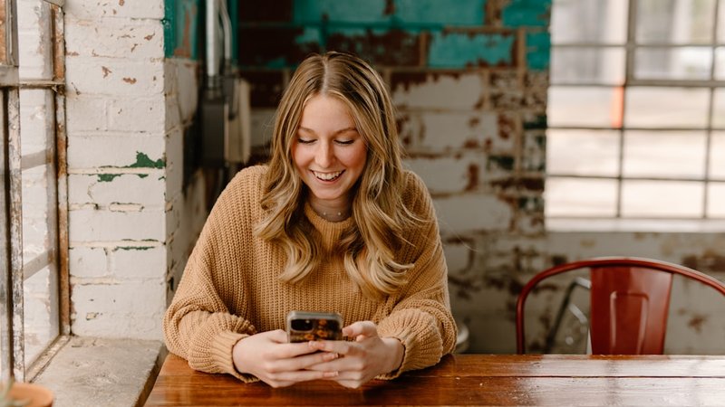The Online Dating Scam Red Flags That Matter Most Right Now